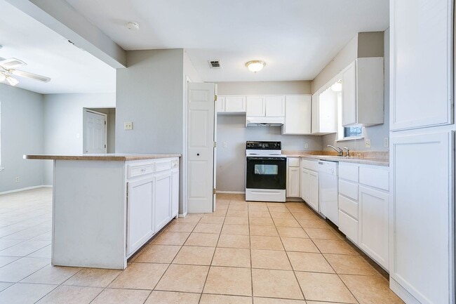 Building Photo - 1427 Austin St