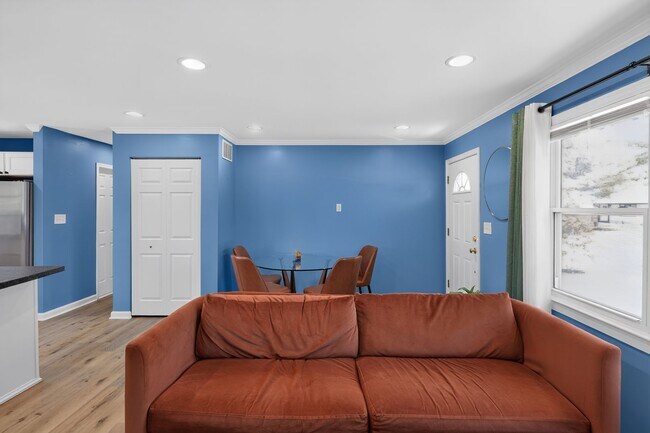 Building Photo - Updated Single-Family Home for Rent in Fairlawn