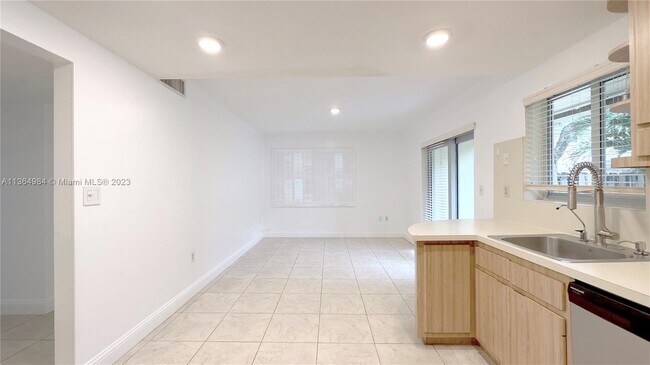 Building Photo - 8483 SW 137th Ave