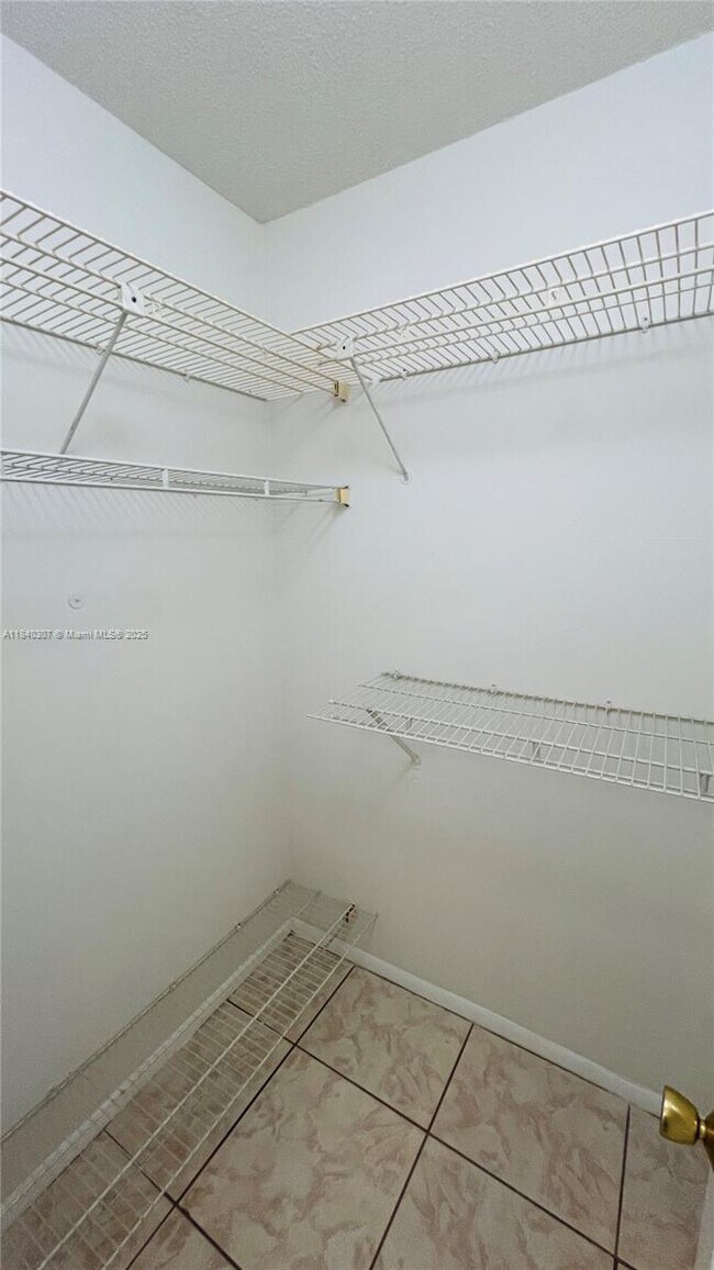 Building Photo - 2309 Park Ln