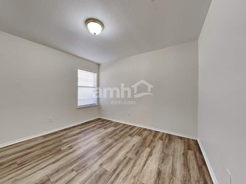 Building Photo - 333 Rock Hill Dr