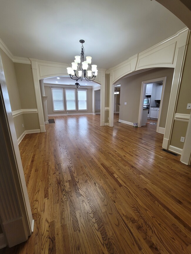 Building Photo - 340 Ridgemill View