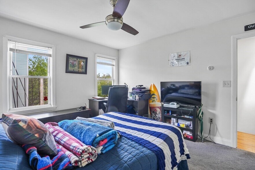 Primary Photo - 140 D St