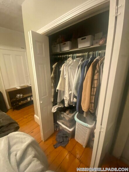 Building Photo - 44 Delle Ave