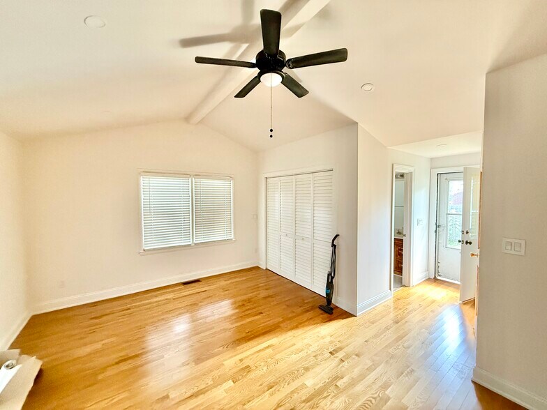 Building Photo - 1138 Crull Dr