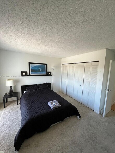 Building Photo - 13499 Biscayne Blvd