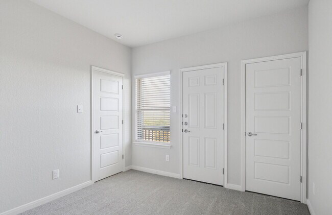 Building Photo - "Charming 3-Bedroom Duplex in San Antonio with Granite Elegance!"