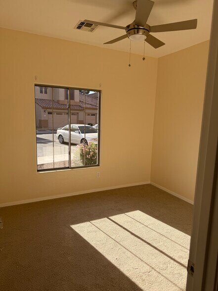 Second bedroom - 2600 E Springfield Pl