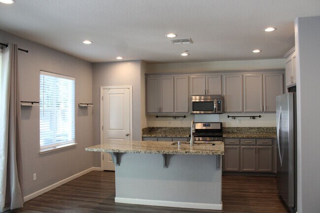 Building Photo - 1280 Cornell Dr