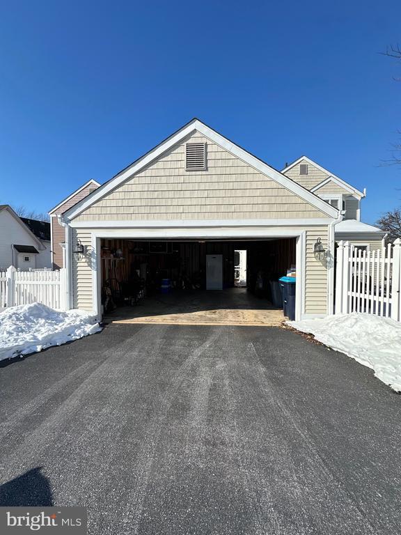 Building Photo - 616 Yardley Ln