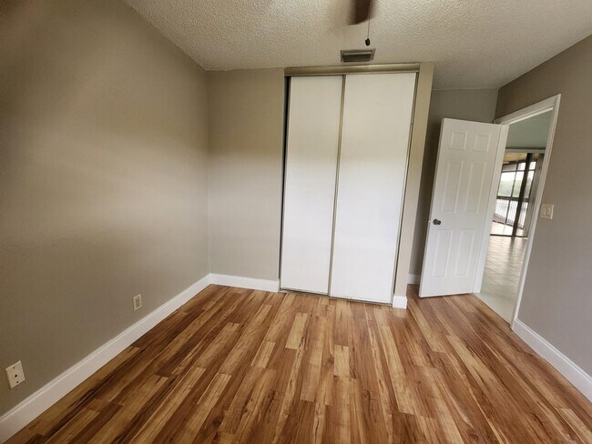 Building Photo - 2738 Carambola Cir S