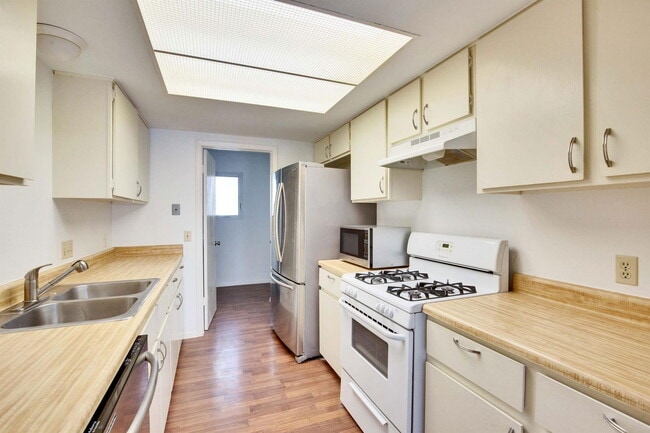 Building Photo - 8002 Croftwood Dr