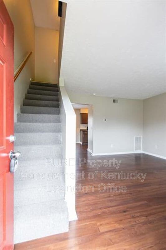 Building Photo - 209 Landings Dr