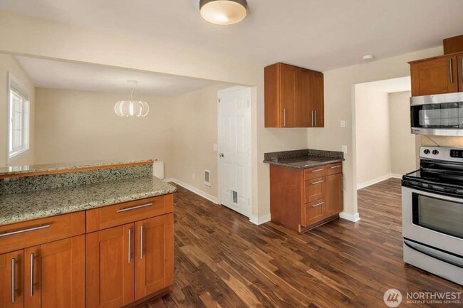 Building Photo - 4Bd/1.5Ba Kirkland House