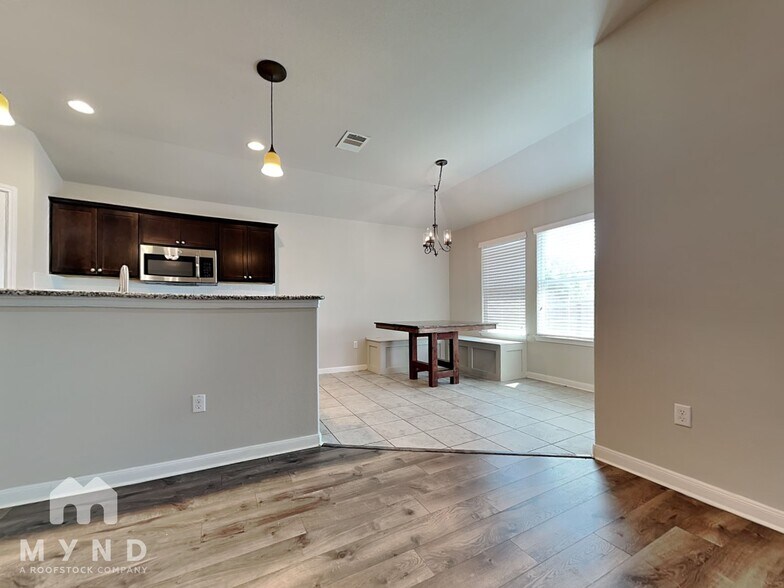Building Photo - 351 Langely