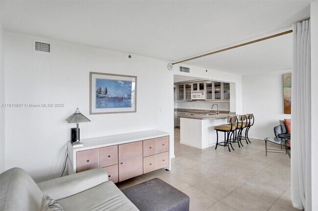 Building Photo - 2555 Collins Ave