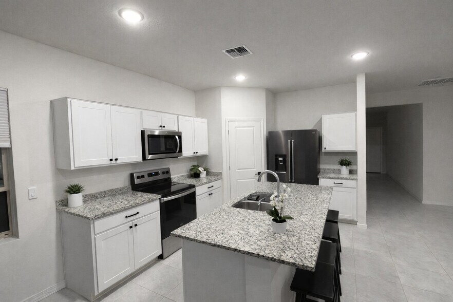 Building Photo - 13011 E Sunflower Ln
