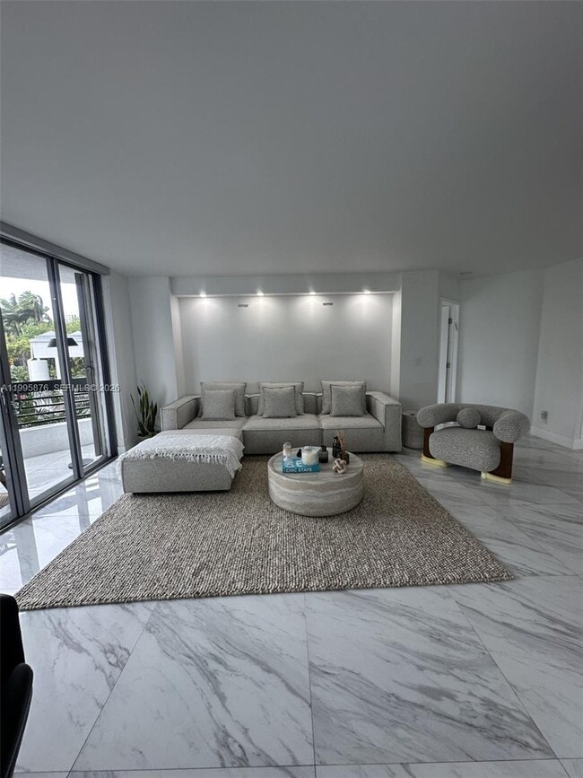 Building Photo - 19195 NE 36th Pl