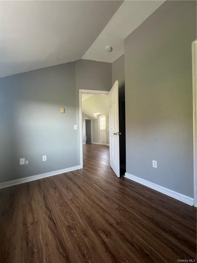 Building Photo - 10 Mulberry Ln
