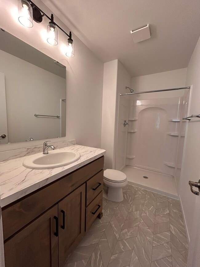 Building Photo - 3 Bed 3 Bath TownHome