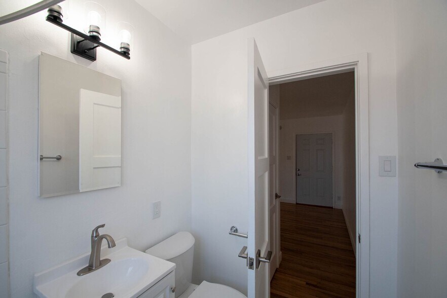 Building Photo - 14437 Dickens St