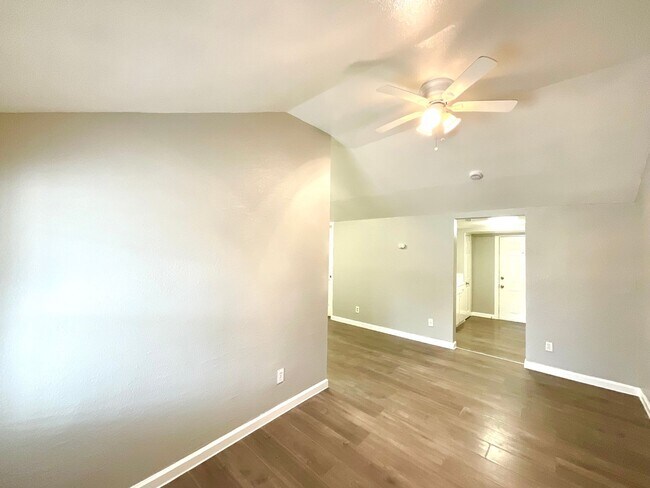 Building Photo - 602 Lovett Ave