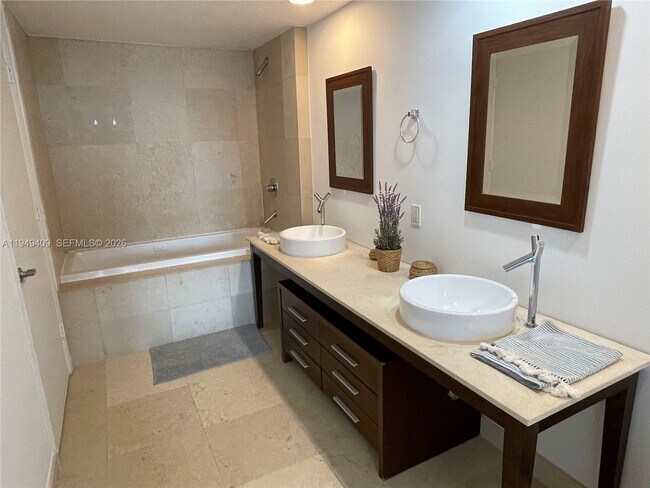 Building Photo - 465 Brickell Ave