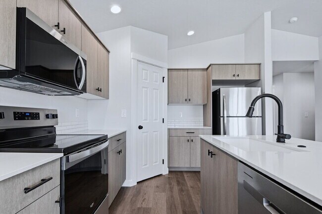Building Photo - 9093 W Camellia St