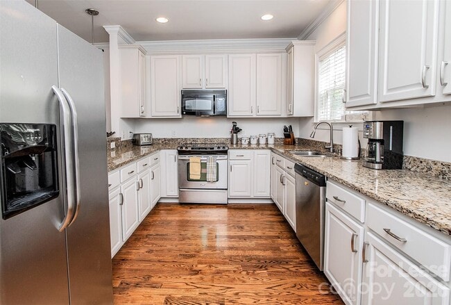 Building Photo - 315 Woodvale Pl