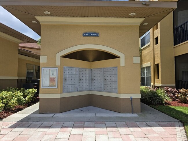 Building Photo - 1 Bed 1 Bath Condo For Rent in Tampa $1499