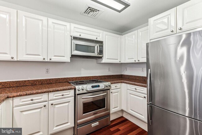 Building Photo - 1500 Chestnut St