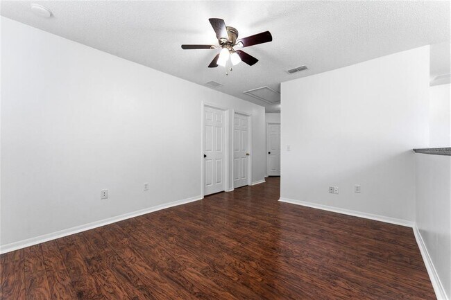 Building Photo - 637 Bittern Ct