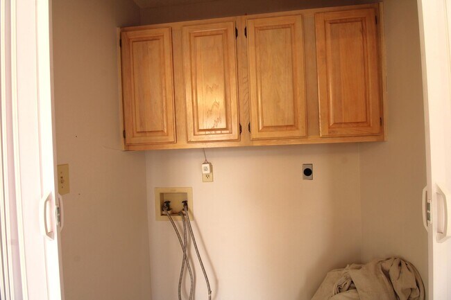 Building Photo - Awesome 3 bedroom home in a great area!