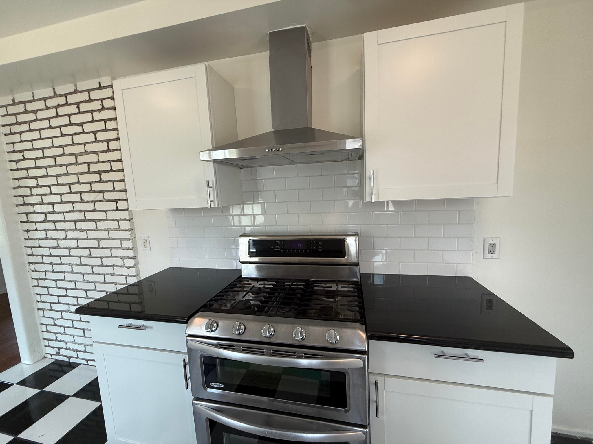 Kitchen - 755 S Fenimore Ave