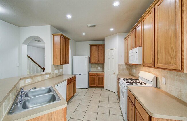 Building Photo - 14543 Bergenia Dr