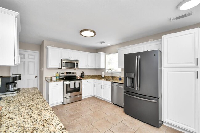 Building Photo - 13322 Hilltop Cir