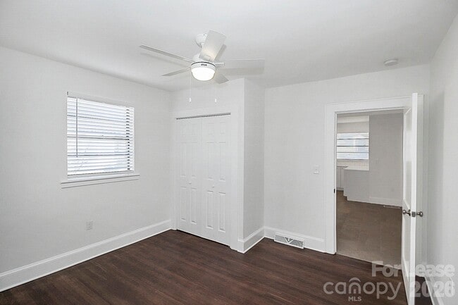 Building Photo - 3121 Kirkland Ave