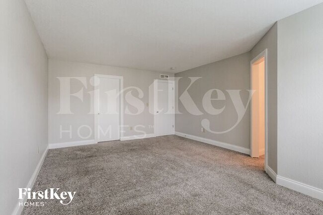 Building Photo - 4252 Village Trace Dr