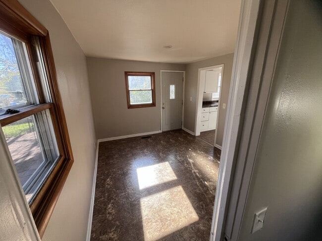 Building Photo - 724 Silver St