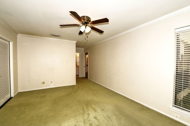 Building Photo - Lovely garden home in great location