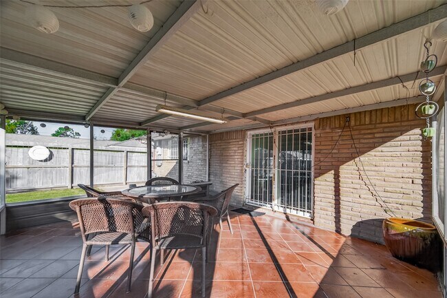 Building Photo - 8726 Glenloch Dr