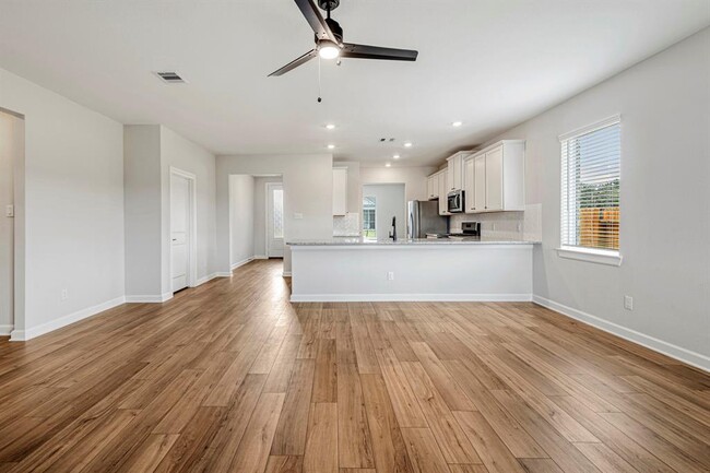 Building Photo - 15667 Honey Cv Dr
