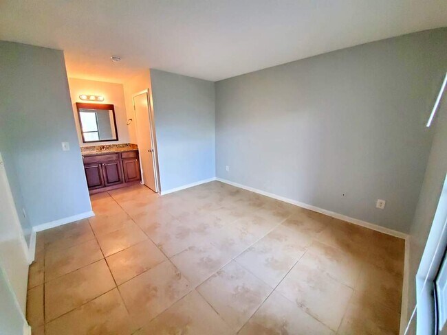 Building Photo - 455 Alt 19