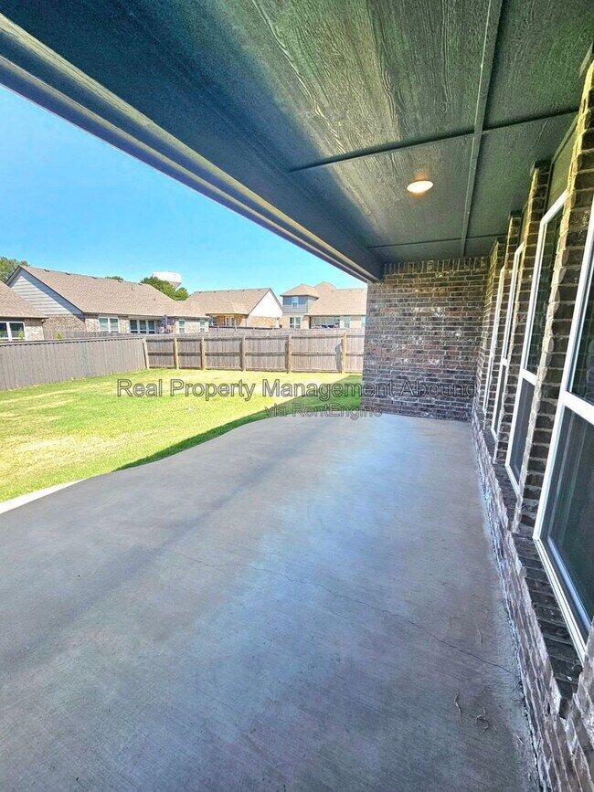 Building Photo - 3706 S 13th Pl