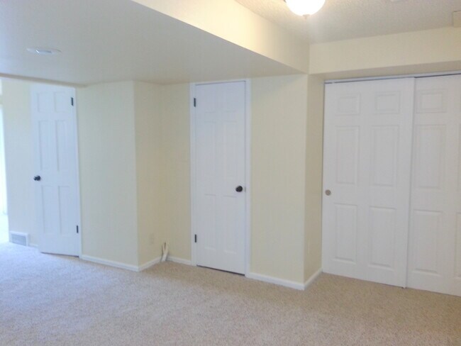 Building Photo - 1603 Cottonwood Dr