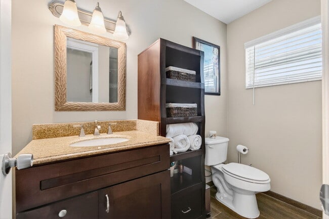 Building Photo - 2661 Barkley Dr W