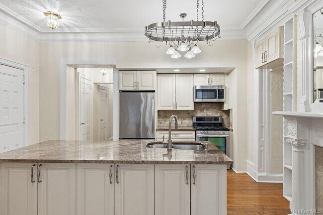 Building Photo - 61 Orchard Ave