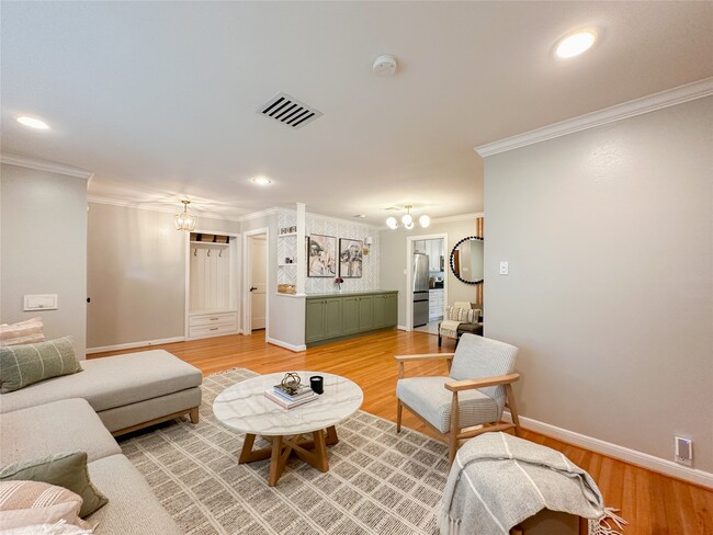 Building Photo - 3107 Broadmead Dr