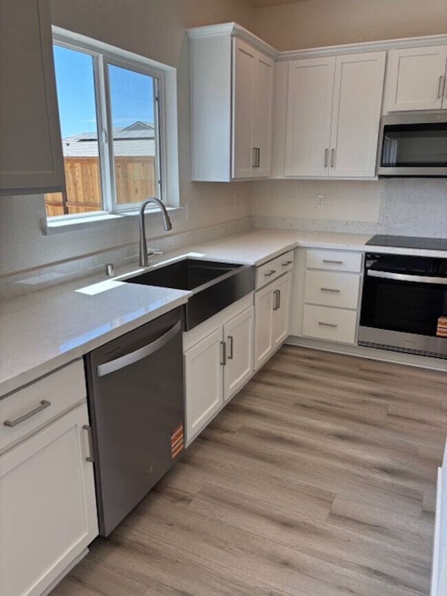 Building Photo - Brand New DR Horton Smart Home with 5 Bedr...