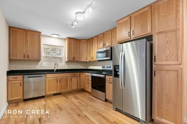 Building Photo - 9 Dundee St